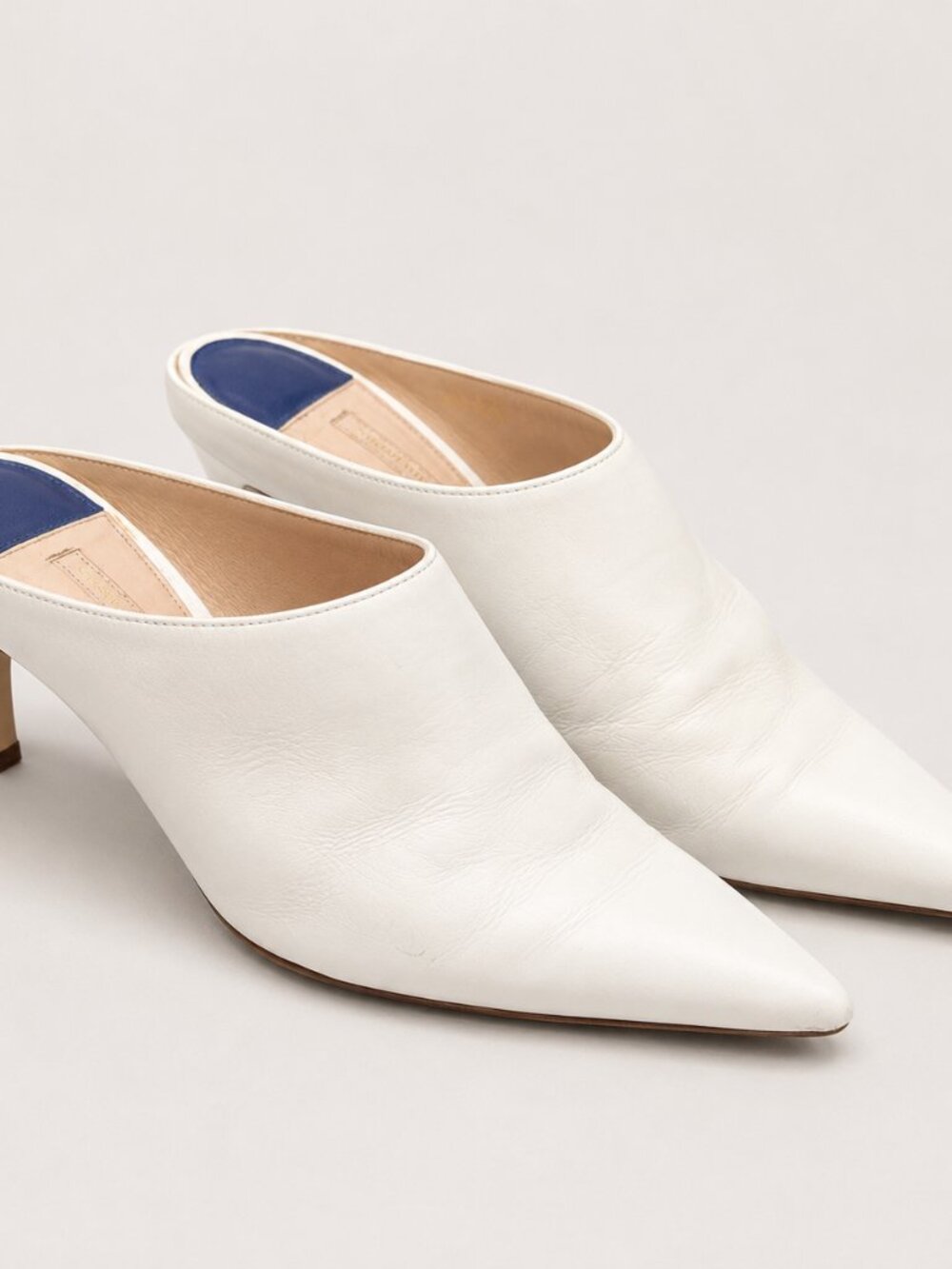 Stuart Weitzman Mira Off-White Leather Pointed Toe Kitten Heel Mules 8.5